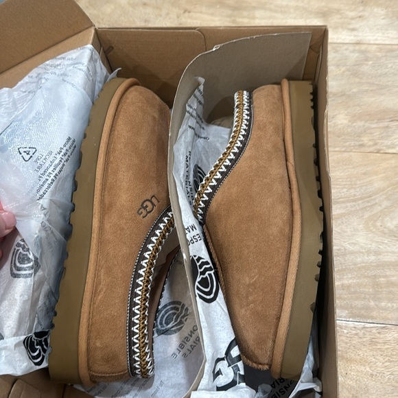 UGG Tasman Slippers. NWT. Size EU 42
In box. Never worn. - Picture 2 of 6
